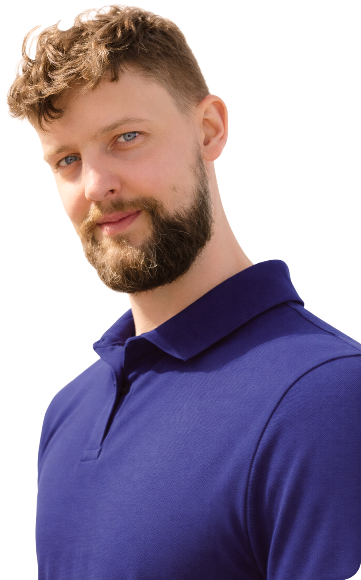 Mateusz Jarliński, fizjoterapeuta, w granatowej koszulce polo